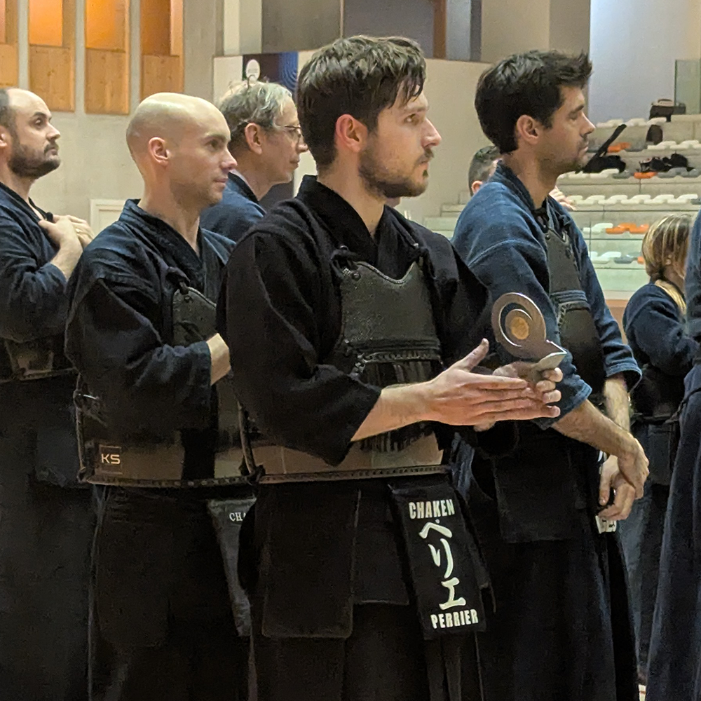 L'équipe de Chaken attendant les résulats. Baptiste reçoit le Fighting Spirit